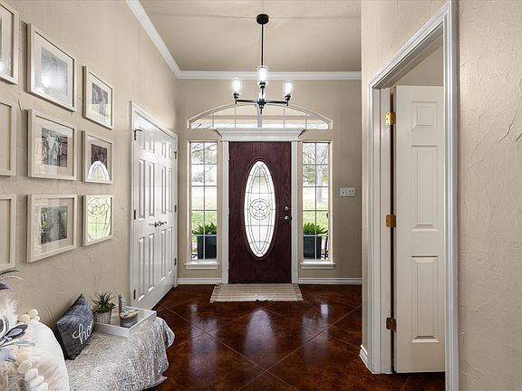 3rd image of 622 Greenwood Rd