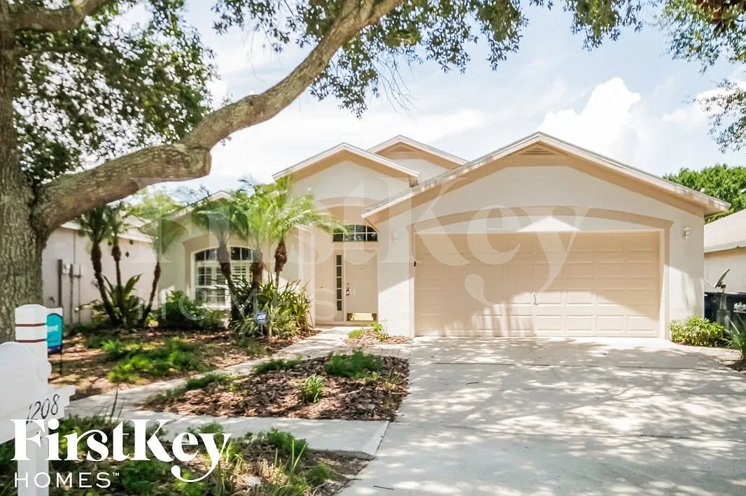 4 bed, 2.0 bath, 1745 sqft, $2,635 — Photo 2