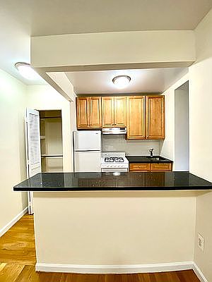 3rd image of 520 E 79th St #2BV