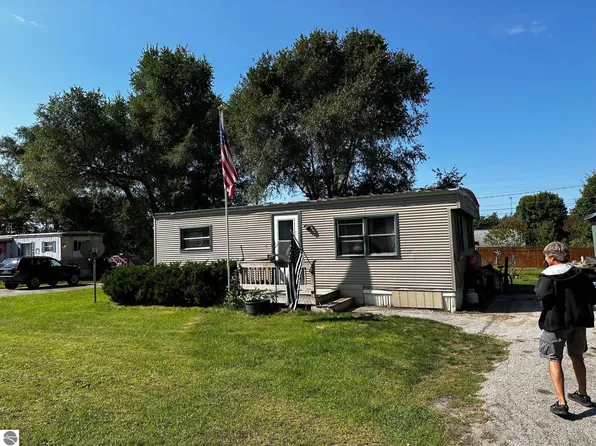 1565 Keystone Hills Dr, Traverse City, MI 49696