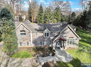 42 Laura Ln, Park Ridge, NJ 07656