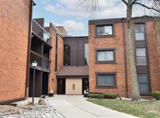 5200 S Tuckaway Blvd UNIT 122, Greenfield, WI