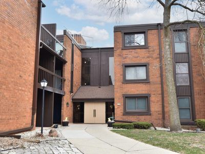 5200 South Tuckaway BOULEVARD #122, Greenfield, WI, 53221