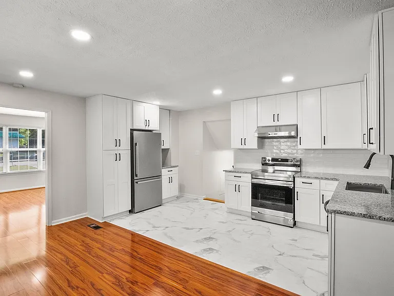 1399 Lockwood Dr SW — Photo 9