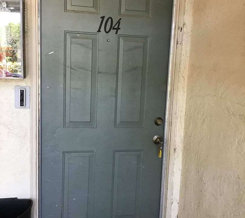 1st image of 1001 W Columbus St APT 104