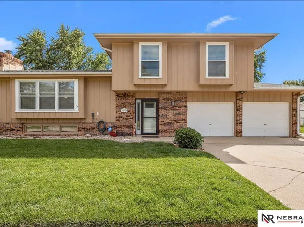 10459 W St, Omaha, NE 68127