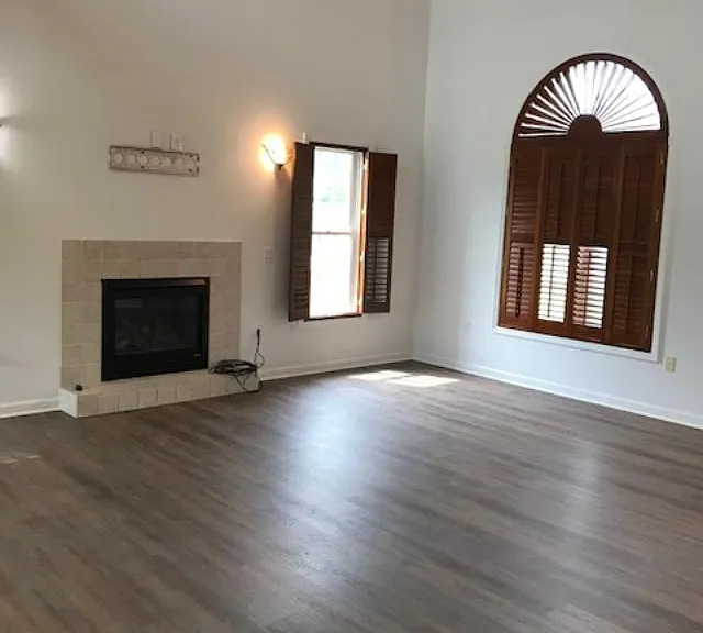 Living Room with gas fireplace