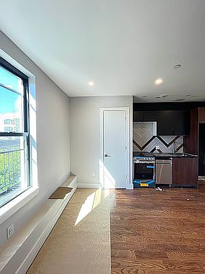 4th image of 418 Suydam St #4E