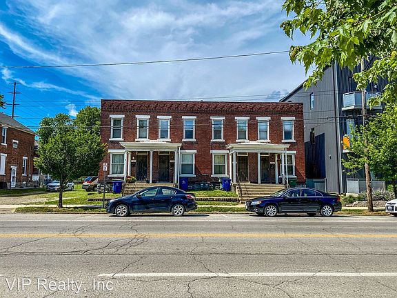 2nd image of 536 W Town St #9052518