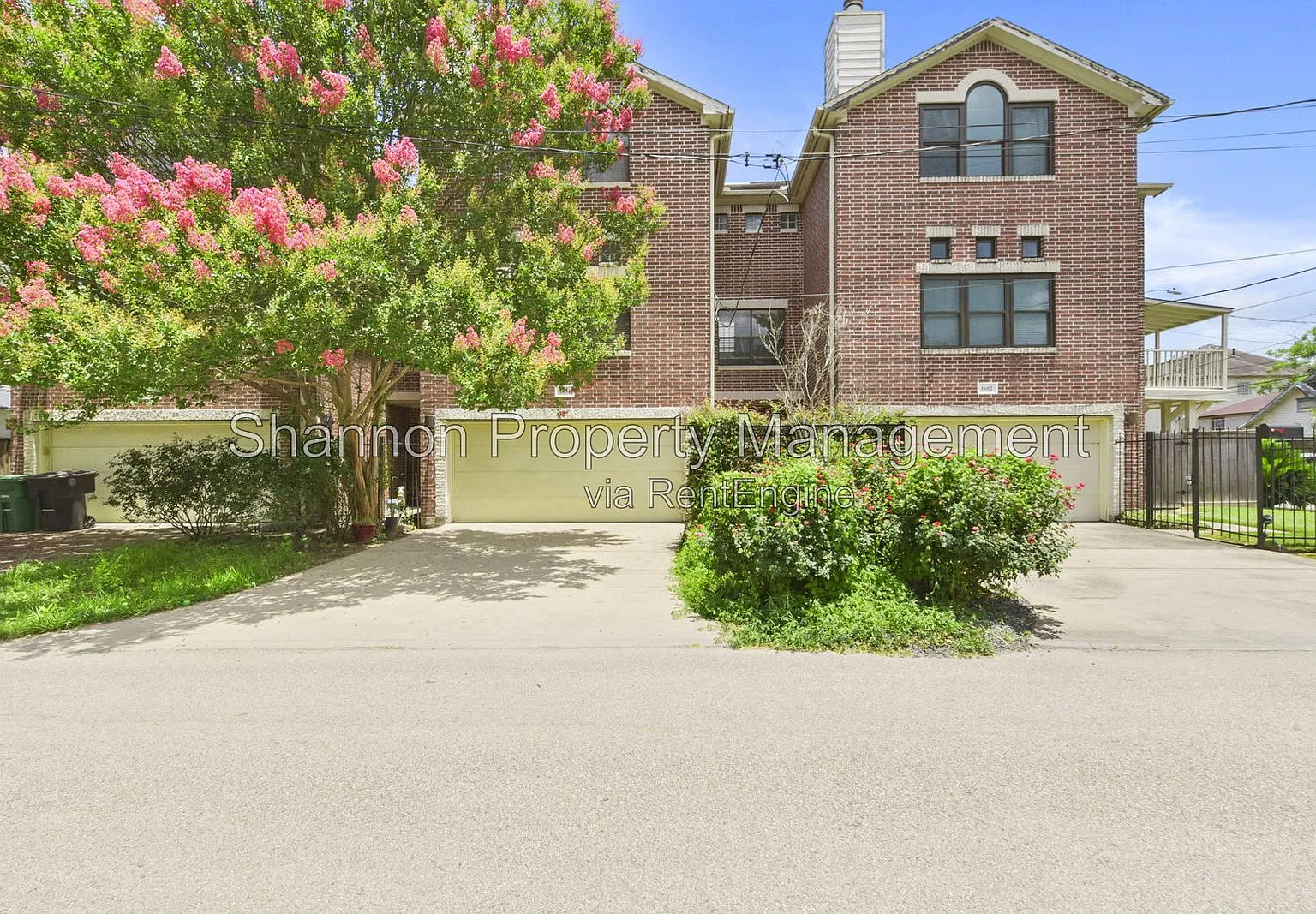 3 bed, 3.0 bath, 2412 sqft, $2,900 — Photo 2