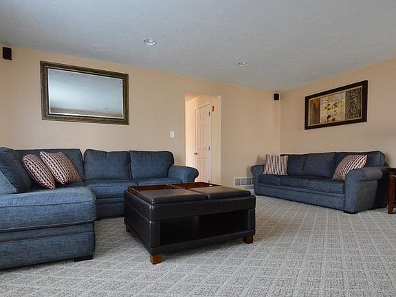 3rd image of 137 Jamie Ln