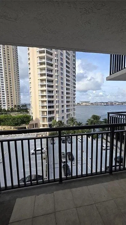540 Brickell Key Dr — Photo 1