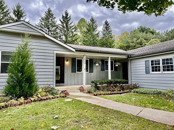 2nd image of 2540 Birchcrest Dr SE