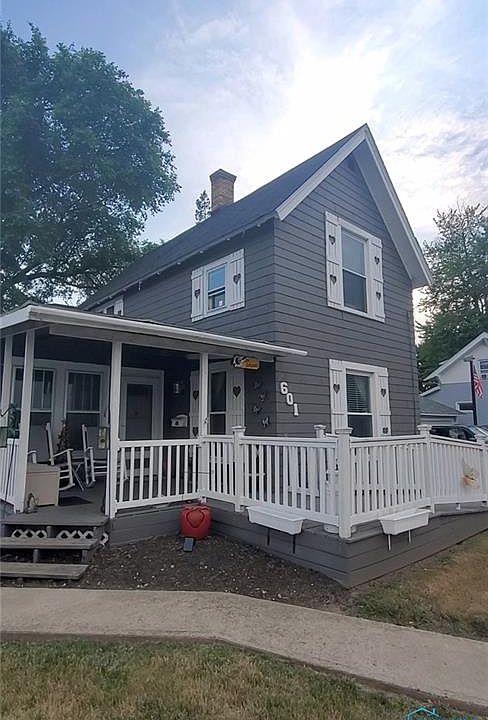 1st image of 601 Van Buren St
