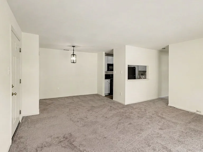 902 Dogwood Ct — Photo 4
