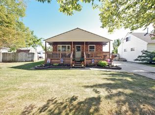 21 Royal Palm Dr, Cheektowaga, NY 14225