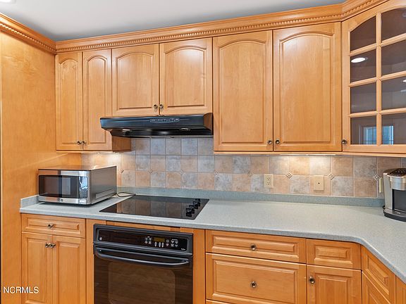 4th image of 3567 E Medinah Ave