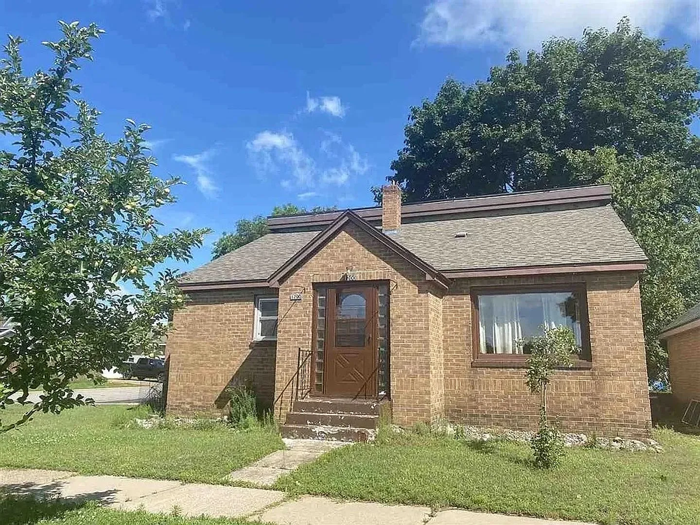 1200 E 2nd Street — Photo 1