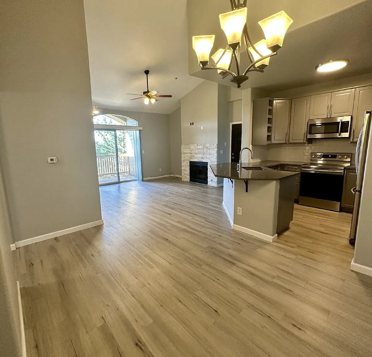 2 bed, 2.0 bath, 1037 sqft, $1,950 — Photo 3