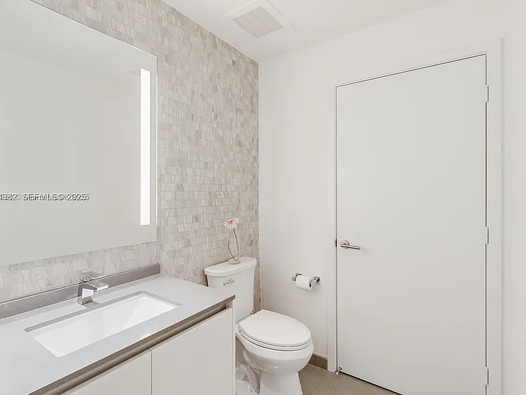 88 SW 7th St #1710 — Photo 13