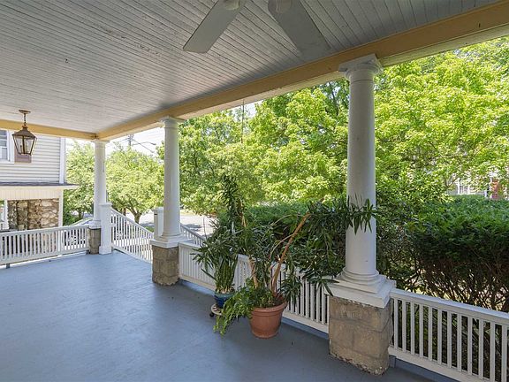 4th image of 36 Murray Ave