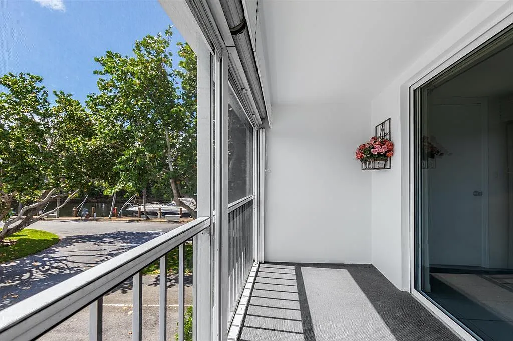 2 bed, 2.0 bath, 1200 sqft, $2,300 — Photo 4