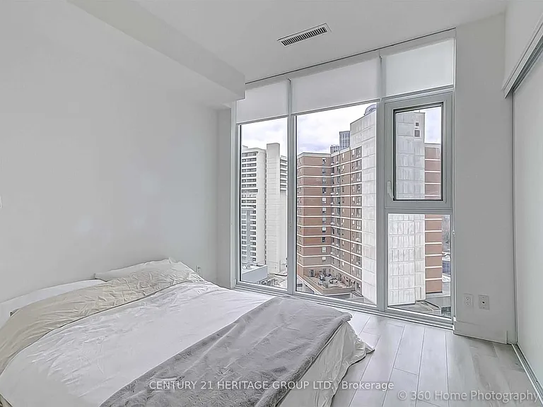 33 Helendale Ave #1011 — Photo 9