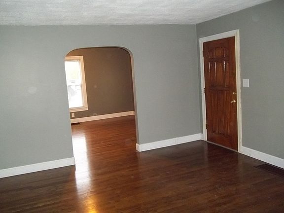3rd image of 556 Hempridge Road