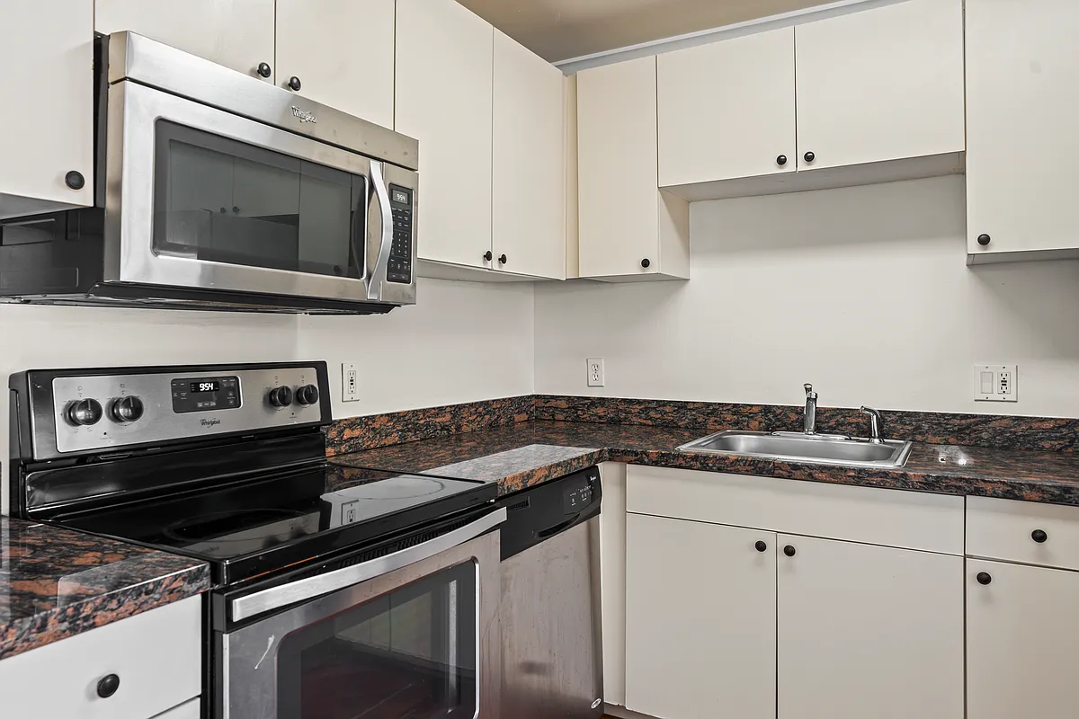 Building Photo - 21121 SW 85th Ave #304