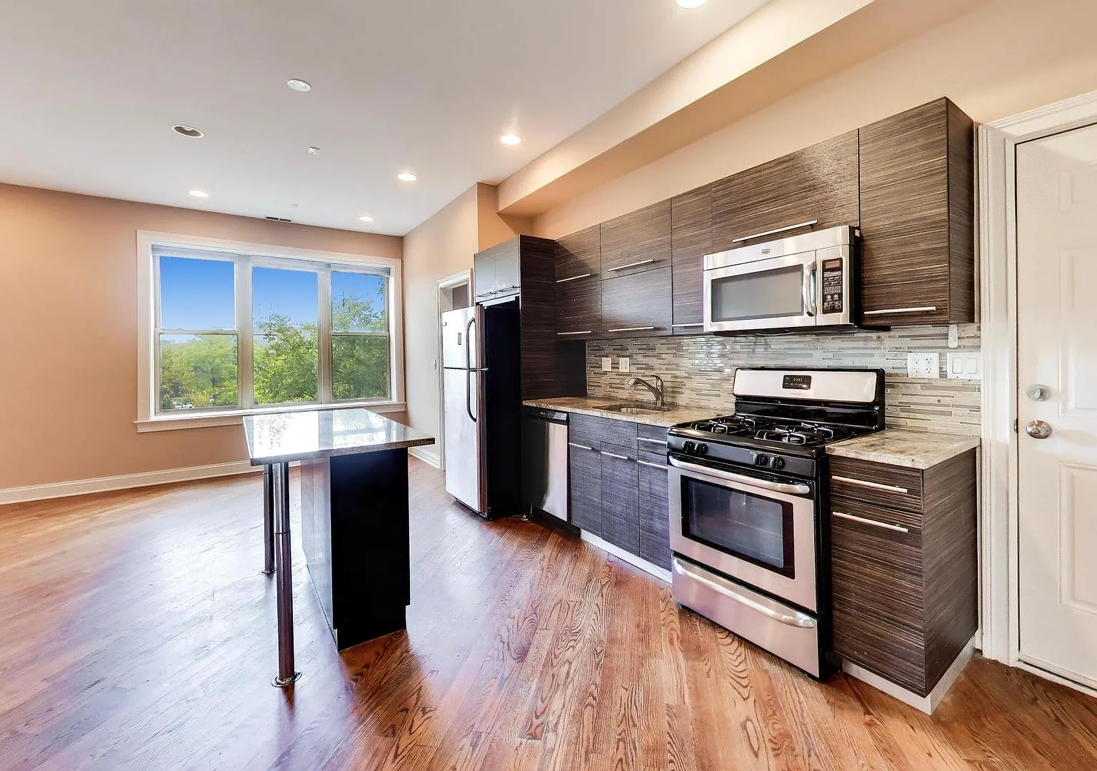 2 bed, $2,200 — Photo 3
