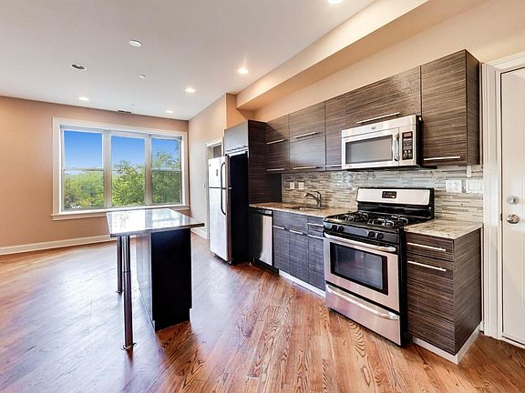 3rd image of 2837 W Cortez St #2