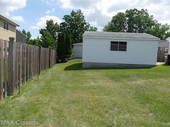 4th image of 22042 Loretta St