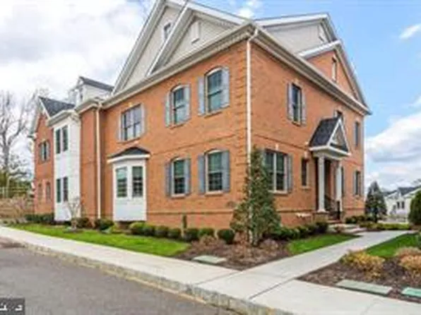73 Creekview Ln, Yardley, PA 19067