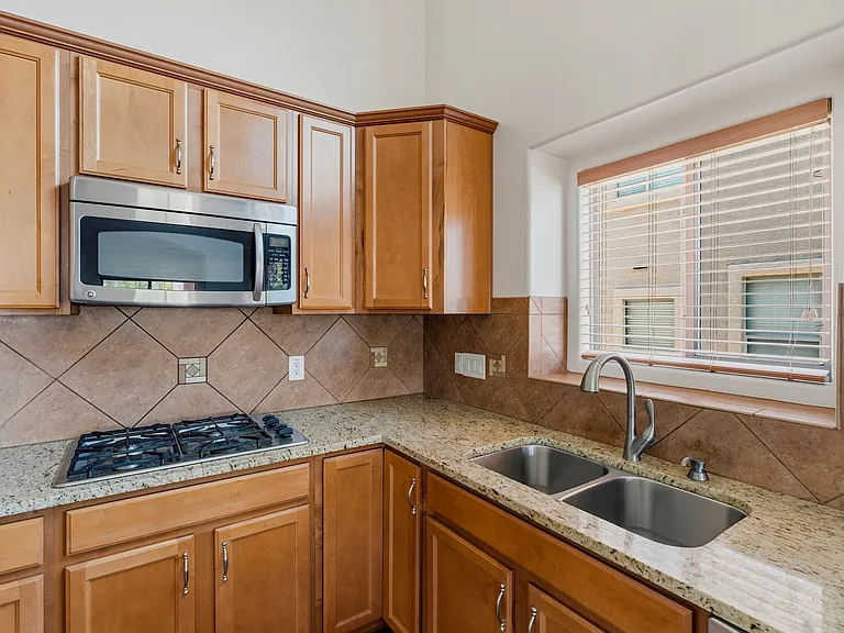 677 W Pizzicato Ln — Photo 35