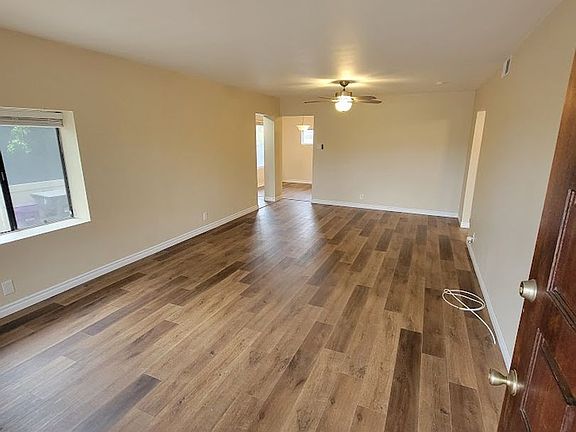 3rd image of 249 1/2 Roswell Ave