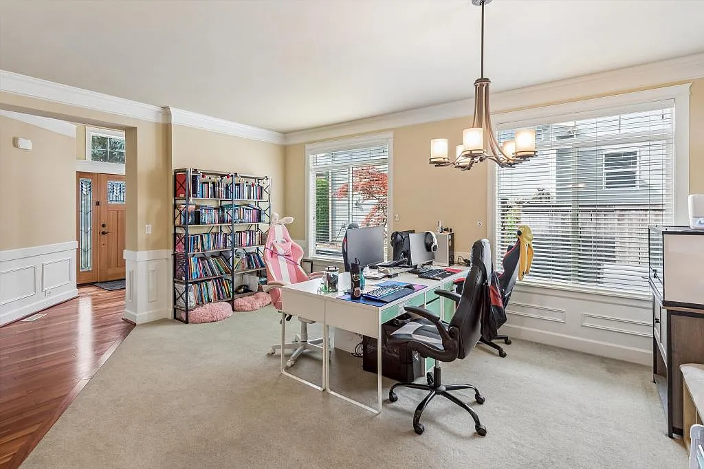 10416 Se 273rd Pl - 5 bedrooms or more — Photo 4