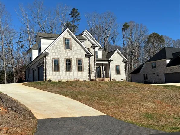 5483 Meadowlark Ct, Winston Salem, NC 27106