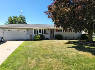 613 Van Buren Rd, Howards Grove, WI 53083