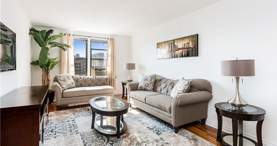 ROC 1 BR Livingroom