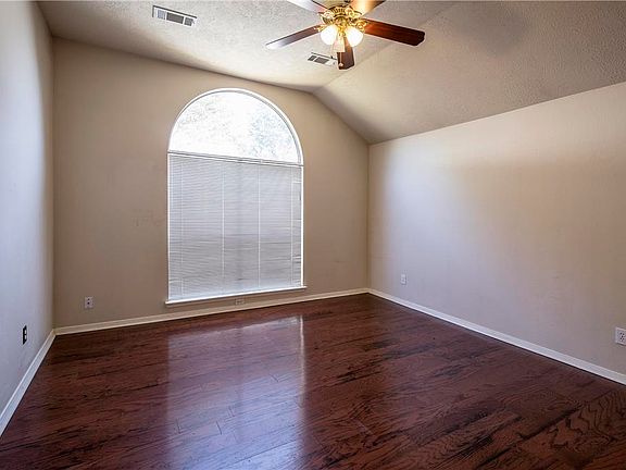 2nd image of 17606 Coventry Oaks Dr