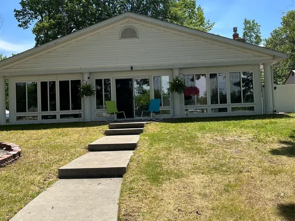 8055 Kovacs Dr, Linden, MI 48451