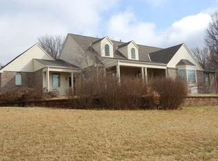 330 Pinewood Dr, Nebraska City, NE 68410