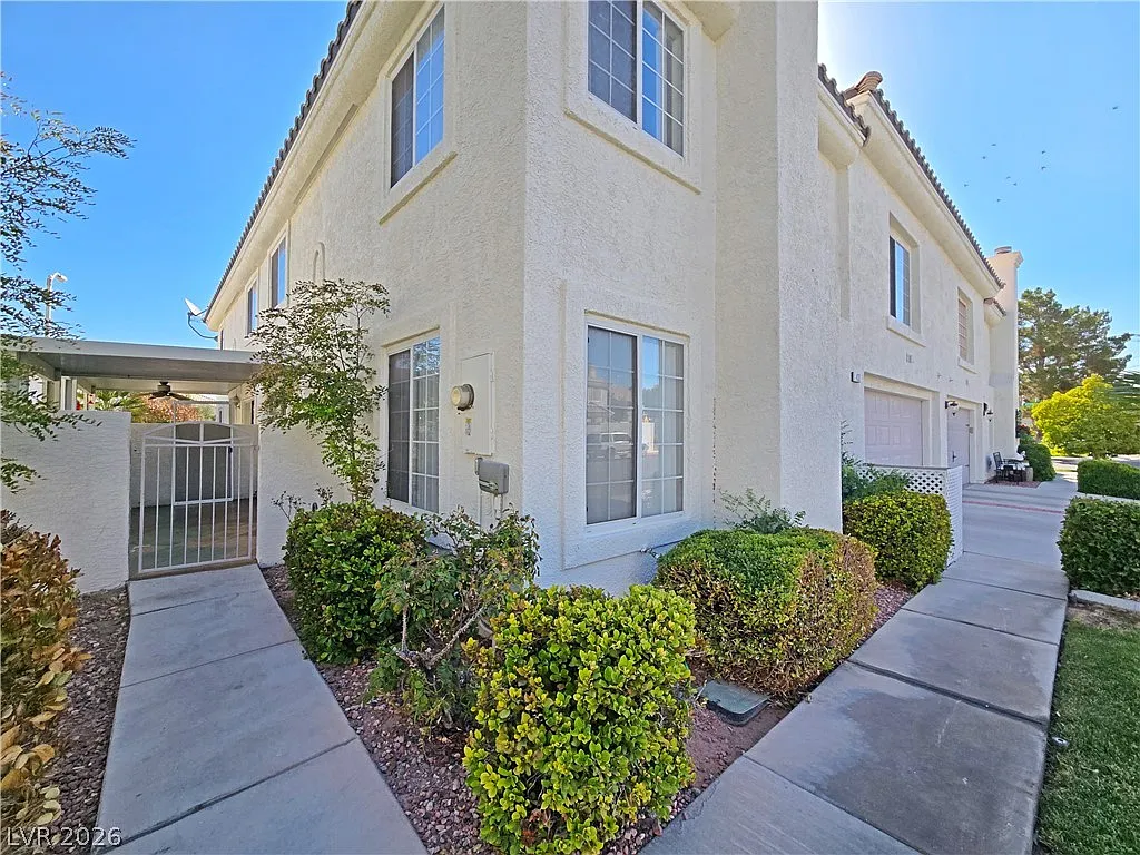 3 bed, 2.5 bath, 1774 sqft, $1,895 — Photo 4