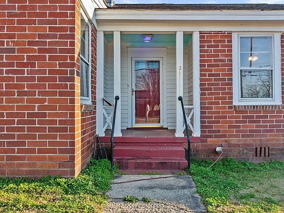 4th image of 405 Pickens St