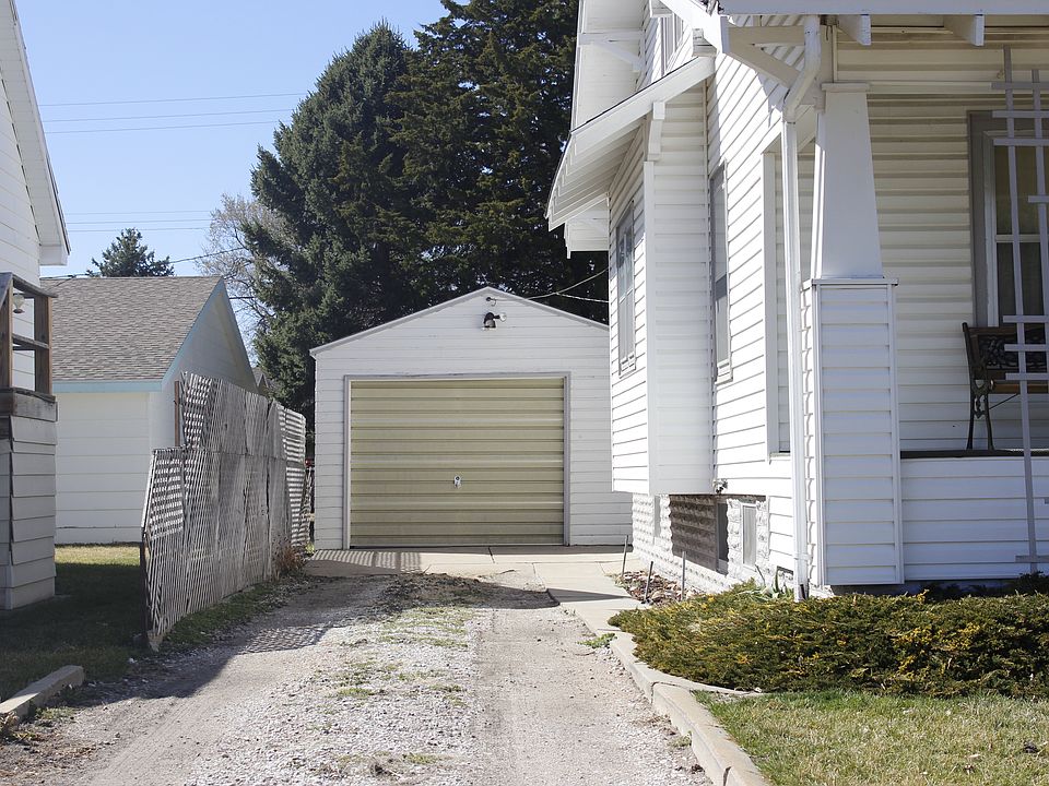 2nd image of 518 S Chestnut St