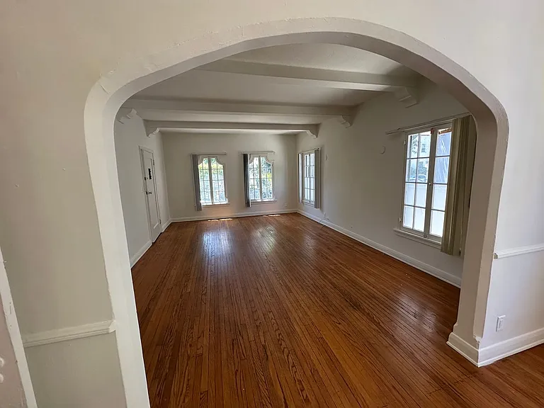 454 N Orange Grove Ave — Photo 3