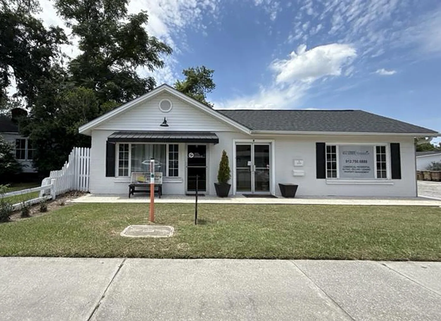Commercial Office Space in Historic Richmond Hill — Photo 1