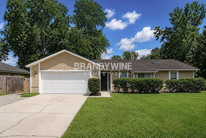 8236 Weybridge Dr — Photo 2