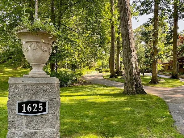 1625 Lone Pine Rd, Bloomfield Hills, MI 48302