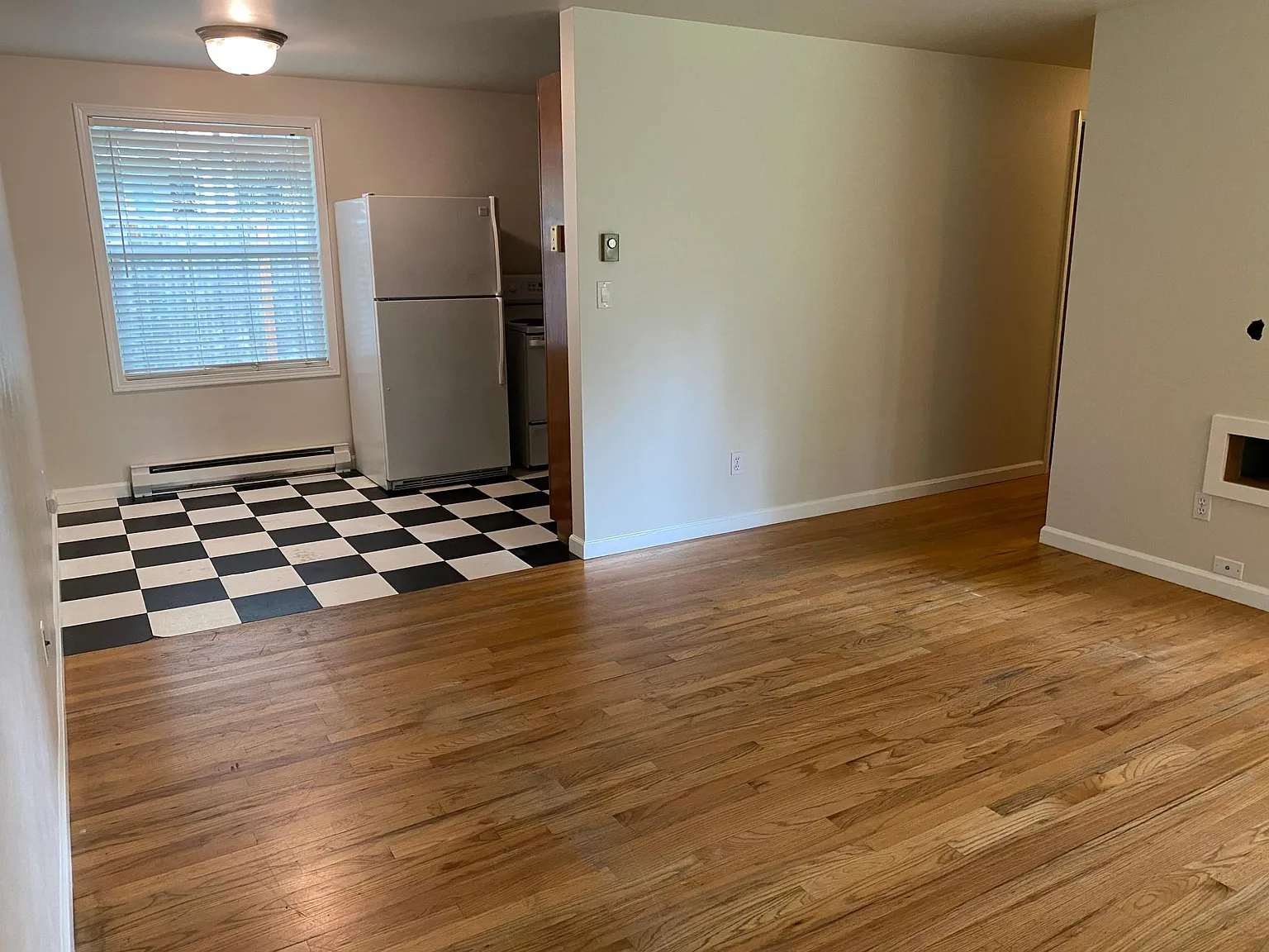 3 bed, 900 sqft, $2,800 — Photo 2